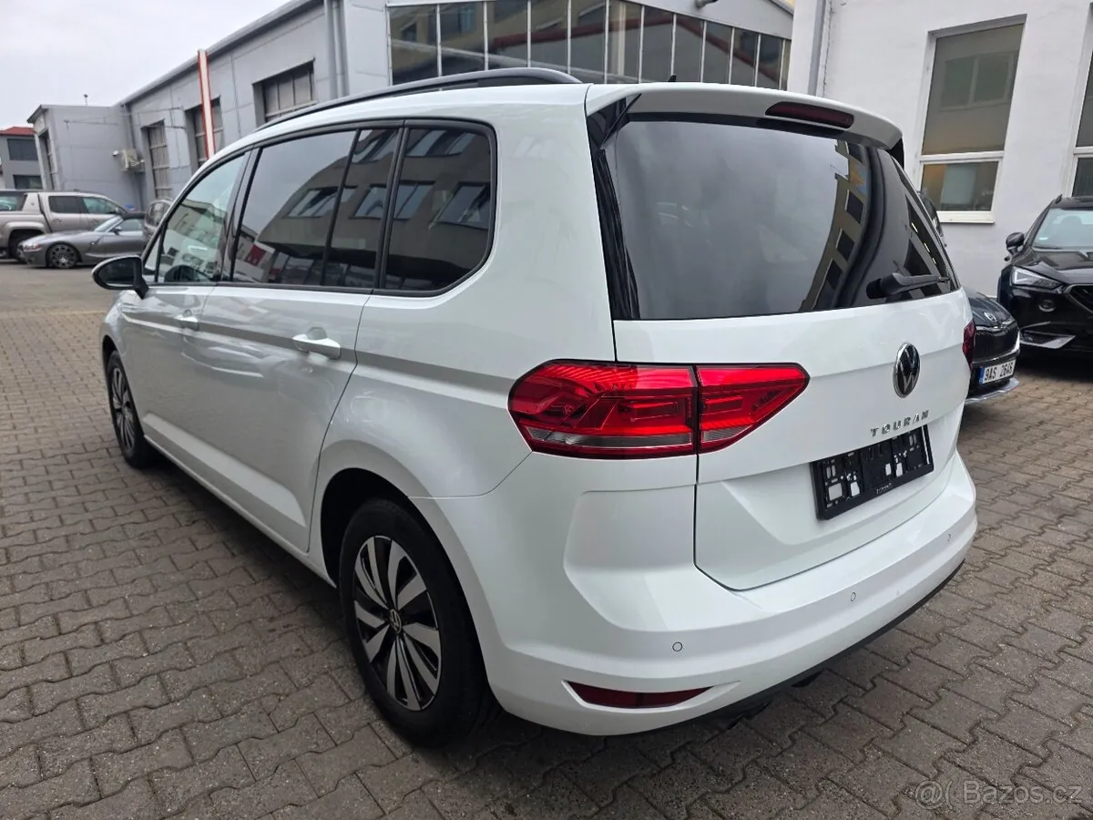 Volkswagen Touran 2023 photo 3