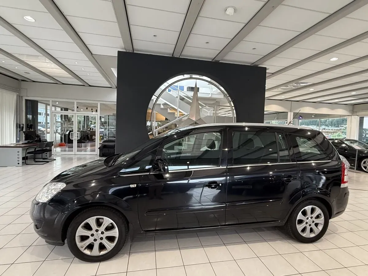 Opel Zafira 2010 photo 2