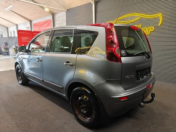 Nissan Note 2011 photo 3