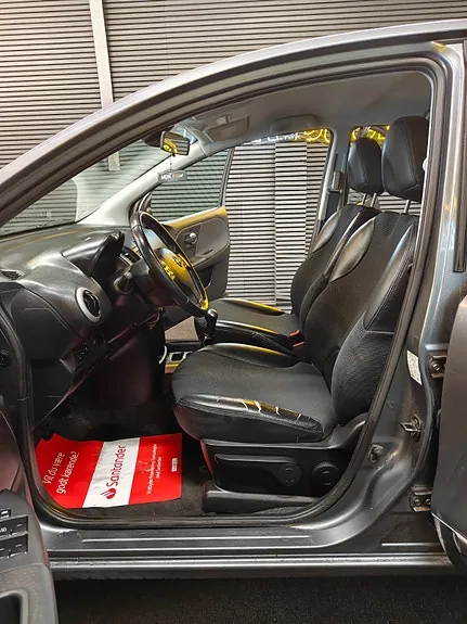 Nissan Note 2011 photo 5