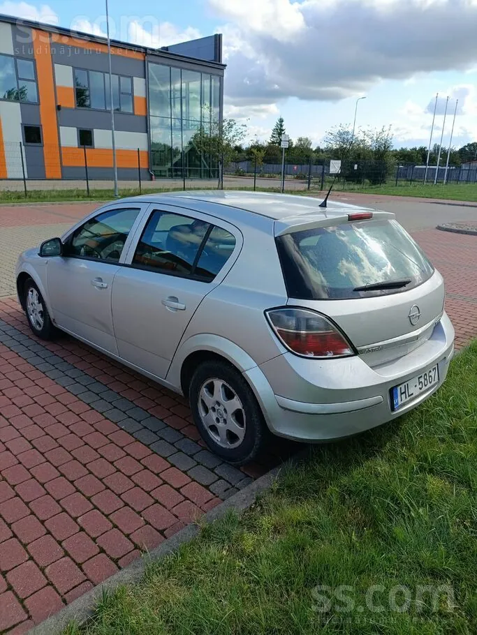 Opel Astra 2010 photo 5
