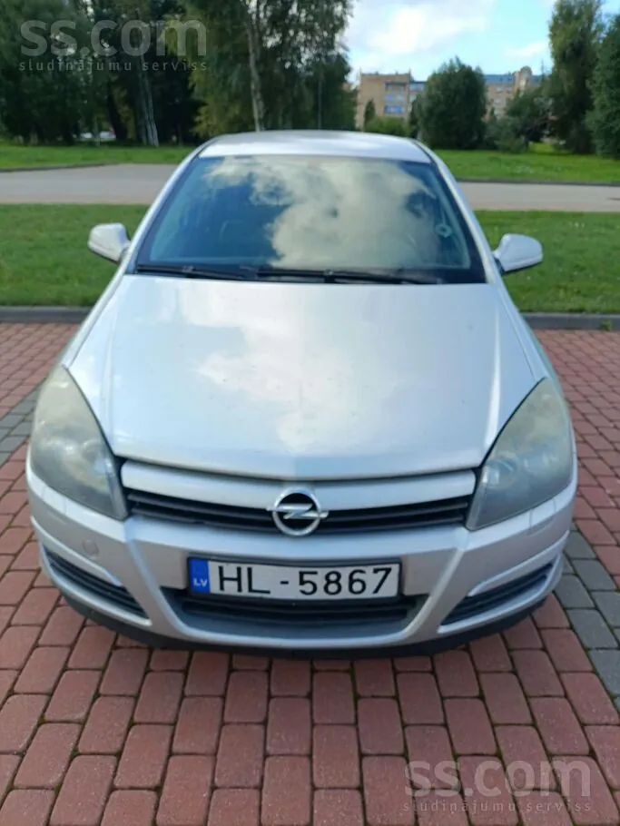 Opel Astra 2010 photo 4