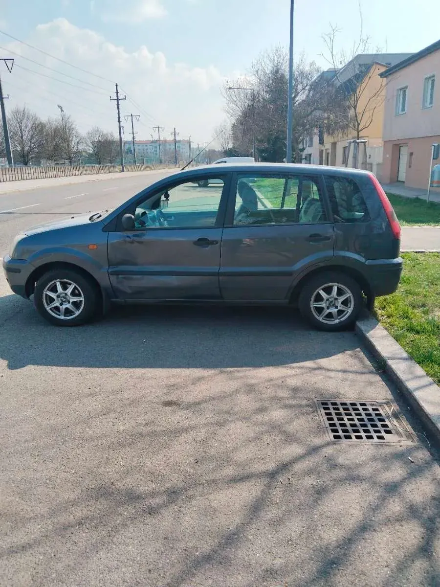 Ford Fusion 2005 photo 2