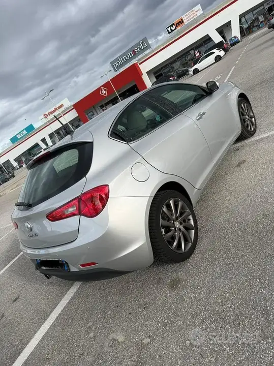 Alfa Romeo Giulietta 2010 photo 2
