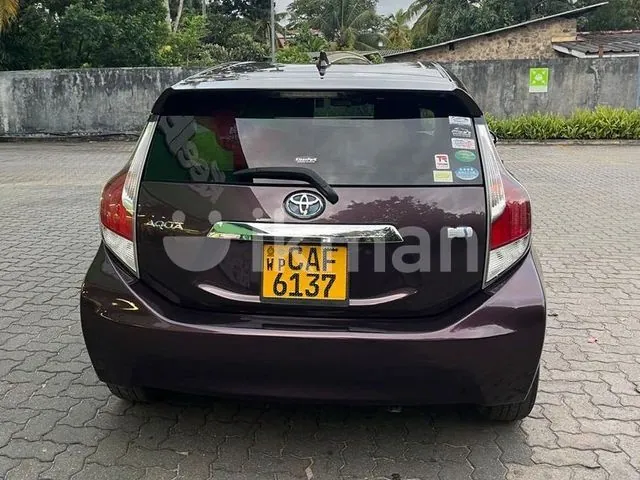 Toyota Aqua 2015 photo 2