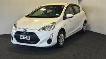 Toyota Aqua 2015 photo 4