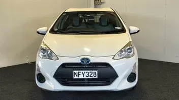 Toyota Aqua 2015 photo 3