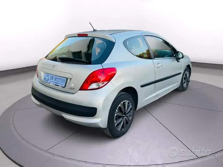 Peugeot 207 2011 photo 2
