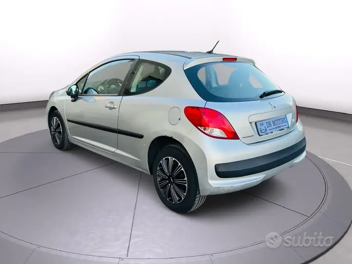 Peugeot 207 2011 photo 4
