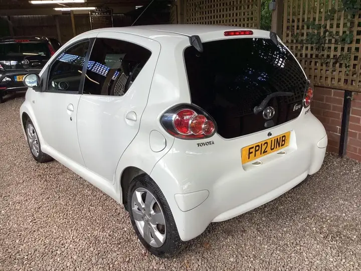 Toyota Aygo 2012 photo 2