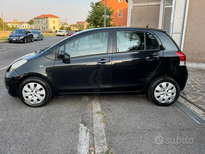 Toyota Yaris 2009 photo 3