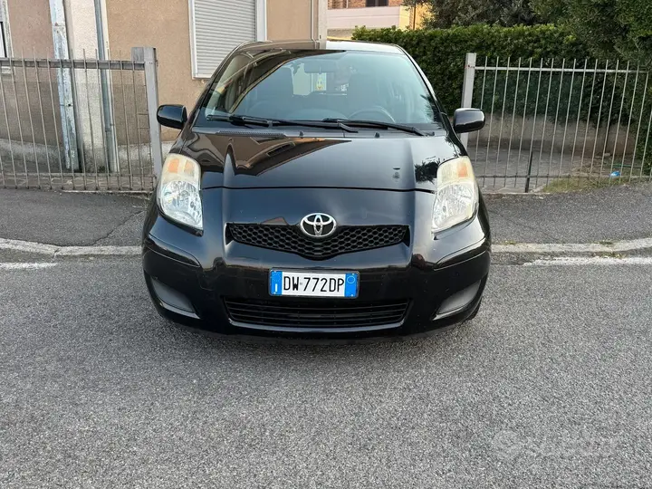 Toyota Yaris 2009 photo 2