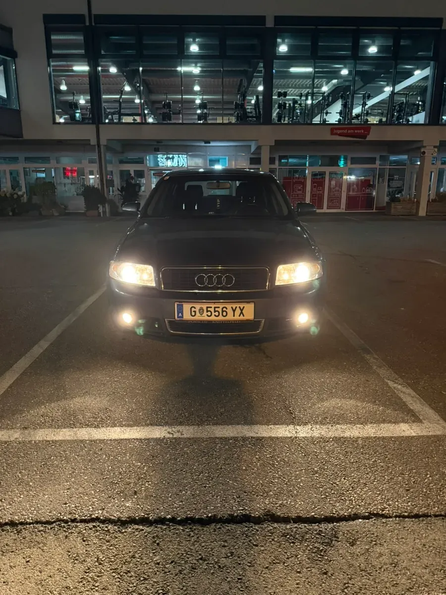 Audi A4 2003 photo 2