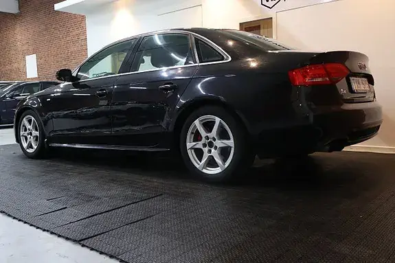 Audi A4 2010 photo 4