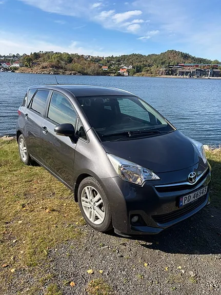 Toyota Verso-S 2013 photo 2