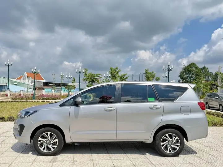 Toyota Innova 2022 photo 3