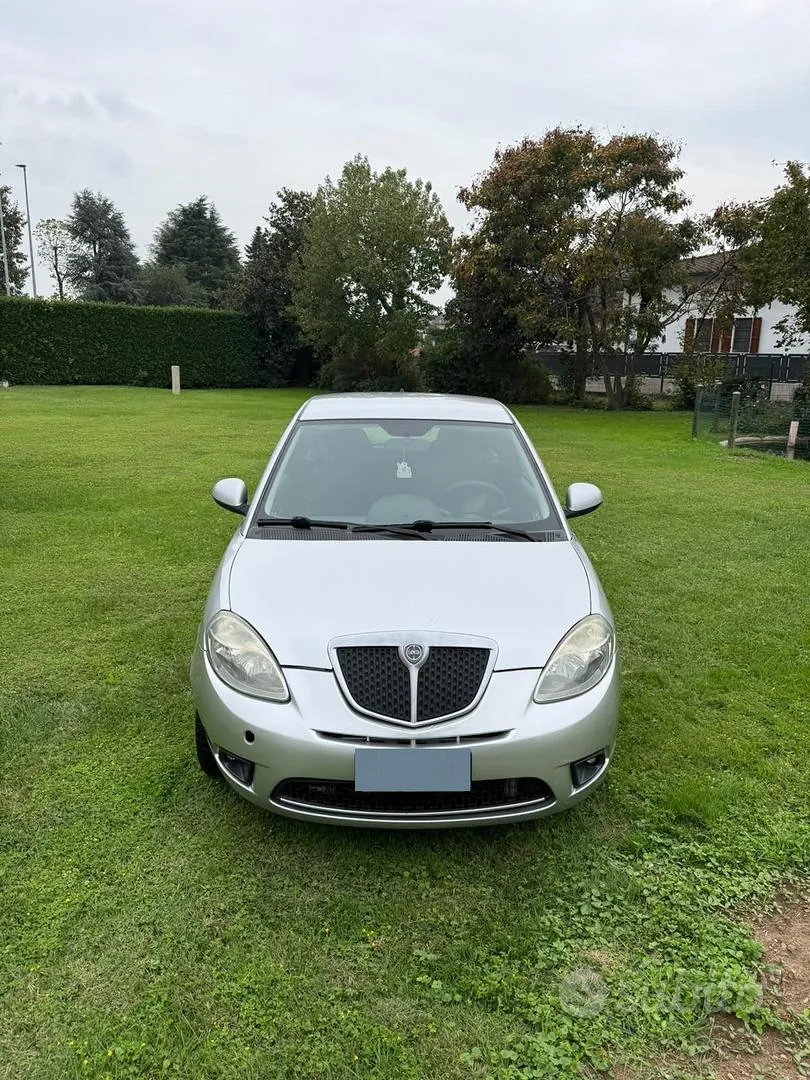 Lancia Ypsilon 2010 photo 2
