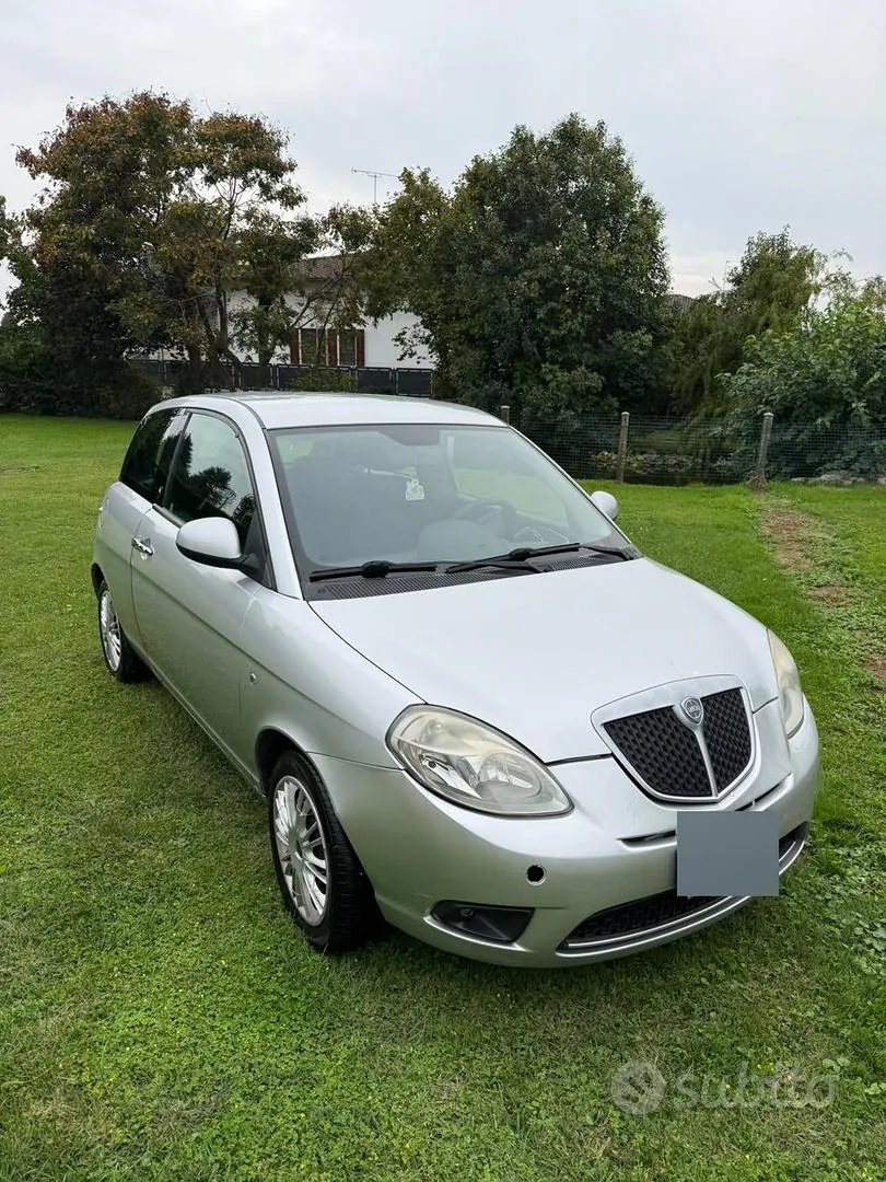 Lancia Ypsilon