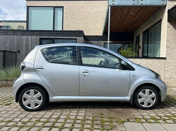 Toyota Aygo 2012 photo 2