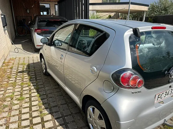 Toyota Aygo 2012 photo 3