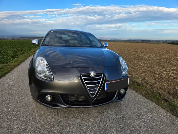 Alfa Romeo Giulietta 2015 photo 2