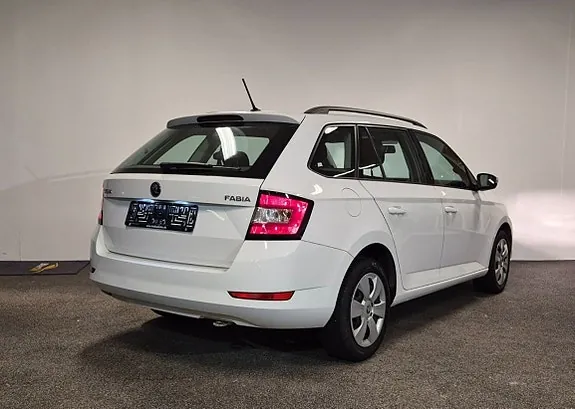 Skoda Fabia 2019 photo 2
