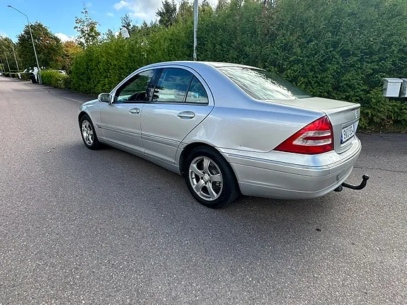 Mercedes-Benz C200
