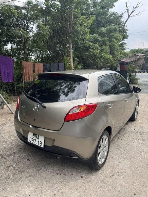 Mazda 2 2015 photo 3