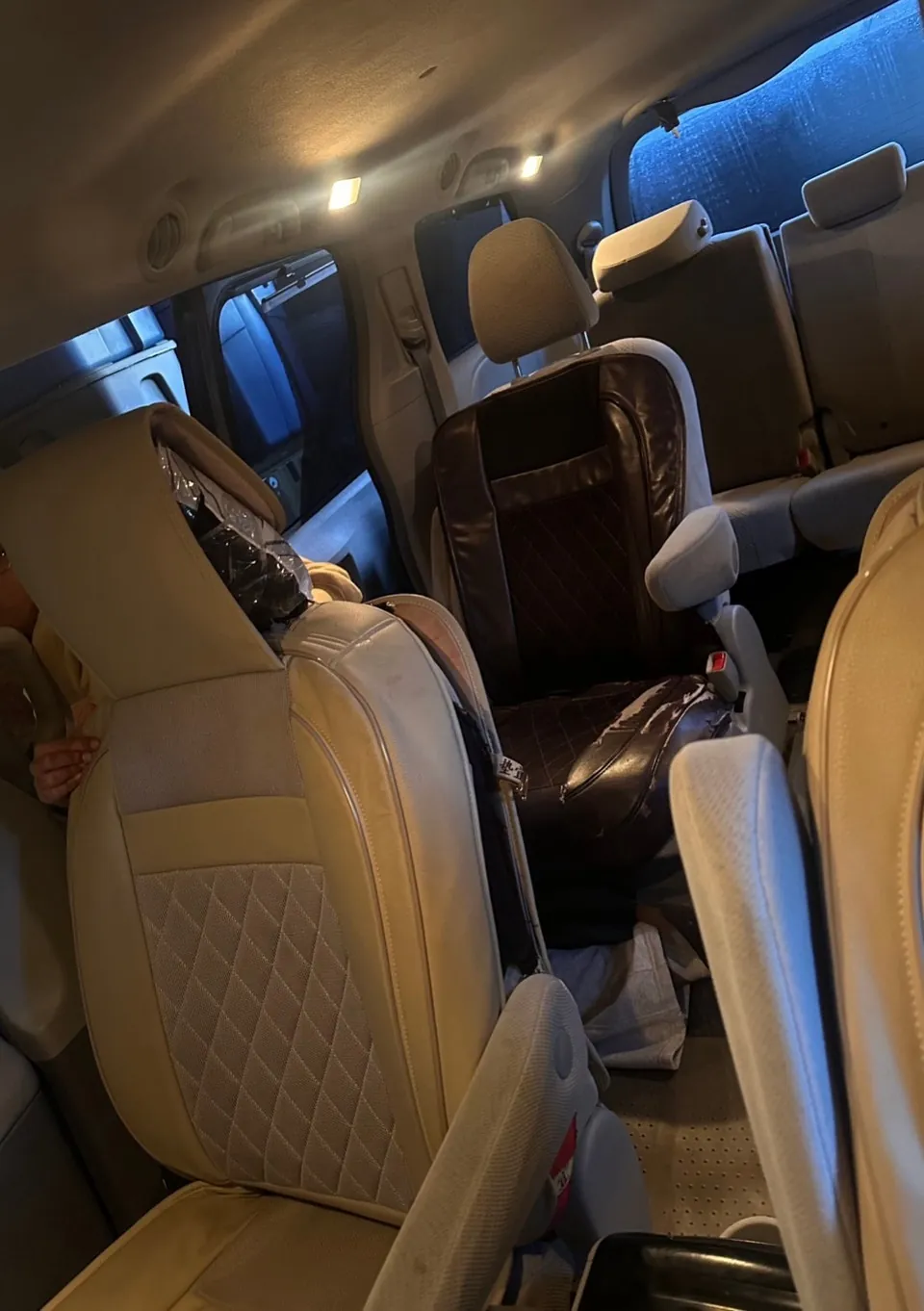 Toyota Sienna 2011 photo 3