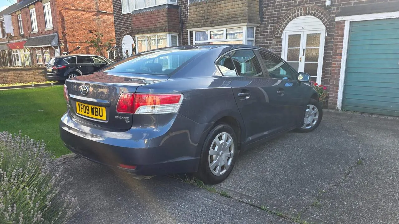 Toyota Avensis 2009 photo 2
