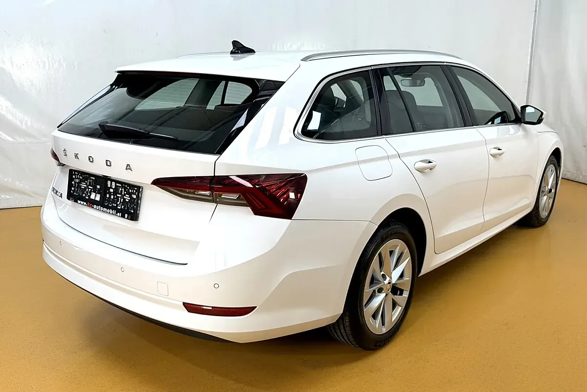 Skoda Octavia 2021 photo 3