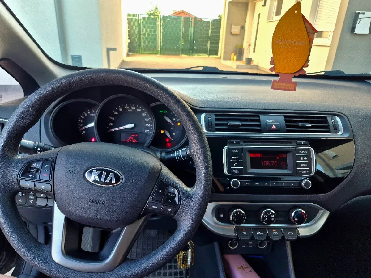 Kia Rio 2015 photo 3