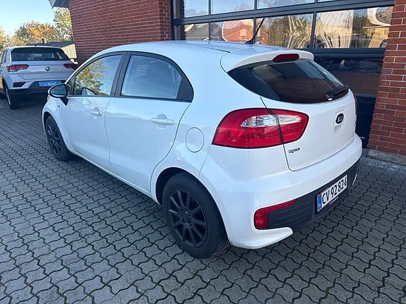 Kia Rio 2015 photo 4