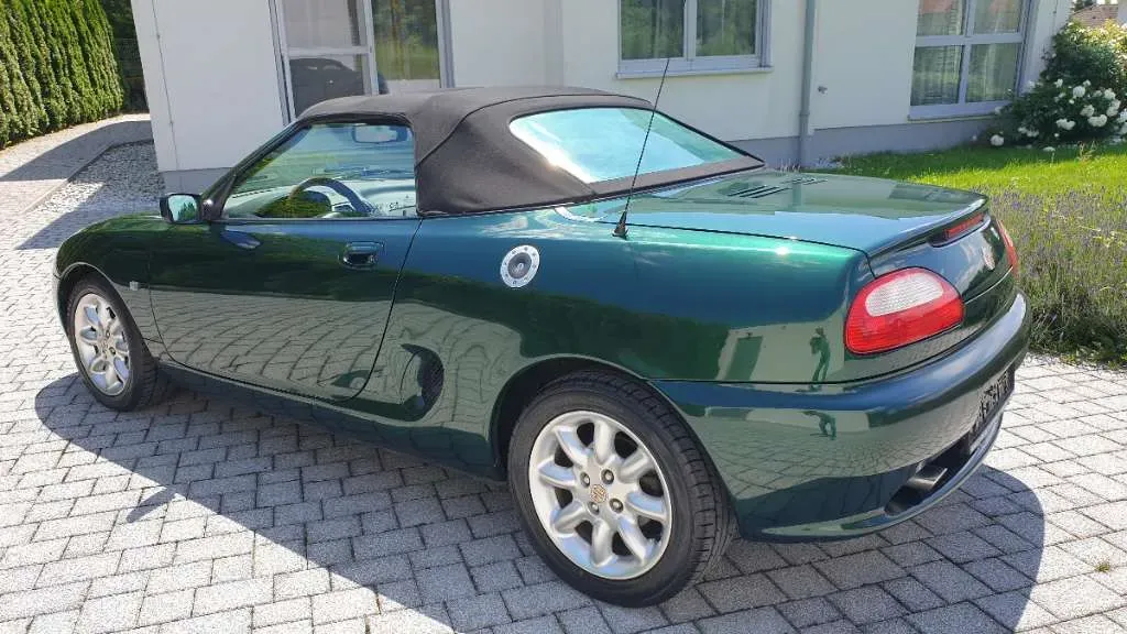 MG Mg F 2003 photo 2