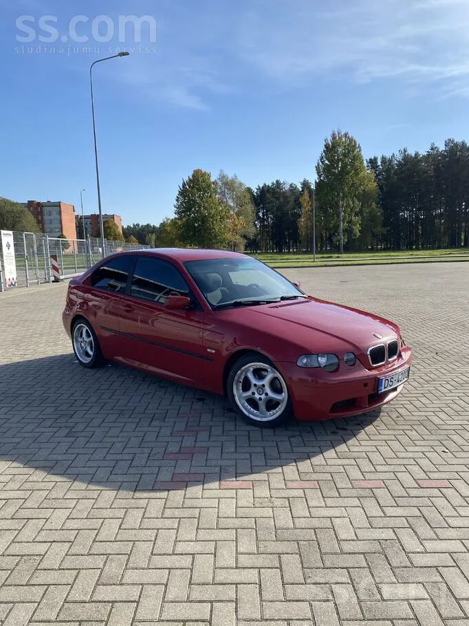 BMW E46 2002 photo 2