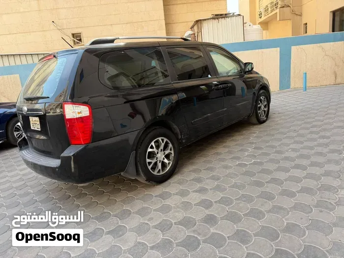 Kia Carnival 2015 photo 2