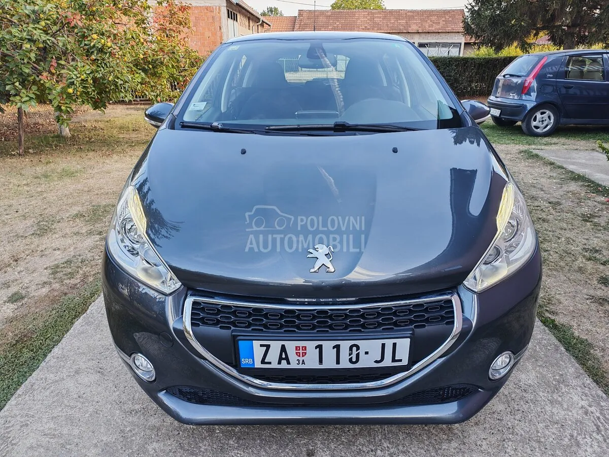 Peugeot 208 2013 photo 2