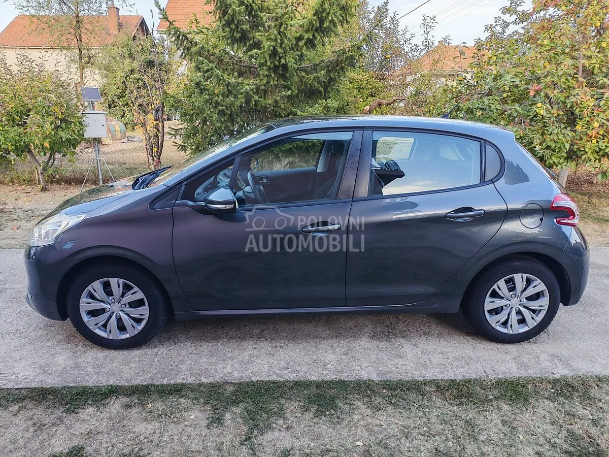 Peugeot 208 2013 photo 3