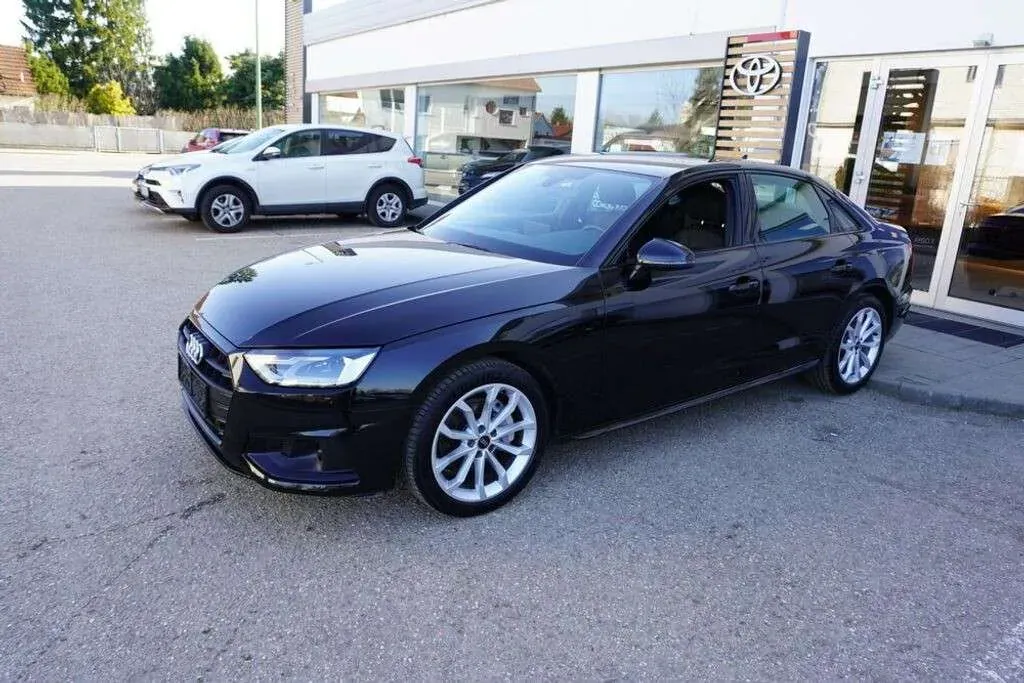 Audi A4 2023 photo 2