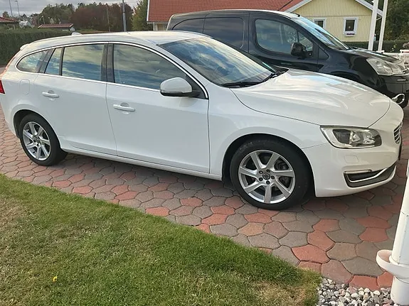 Volvo V60 2015 photo 2