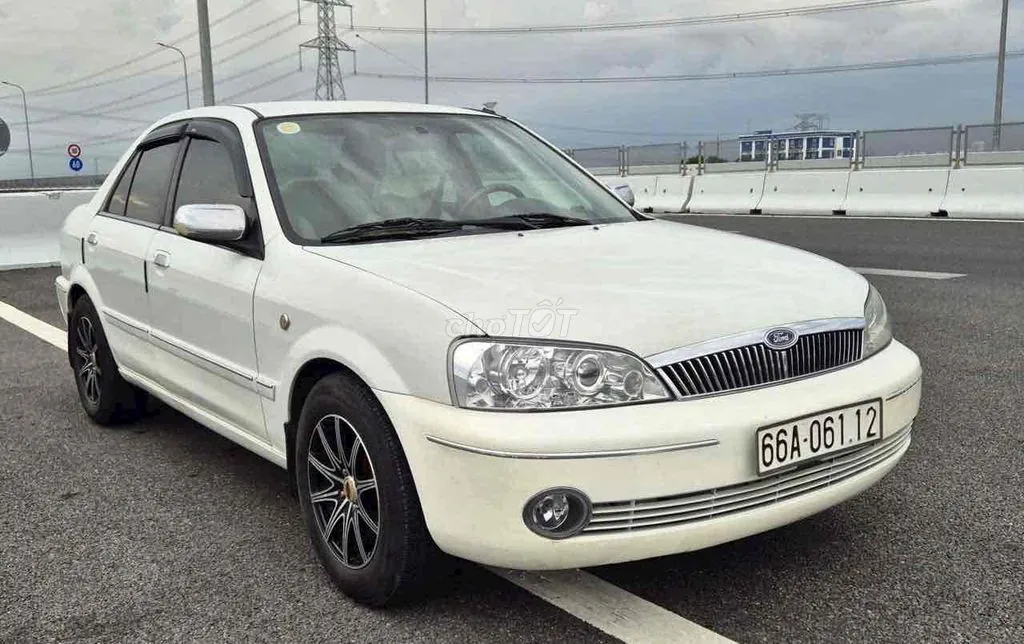 Ford Laser 2002 photo 2