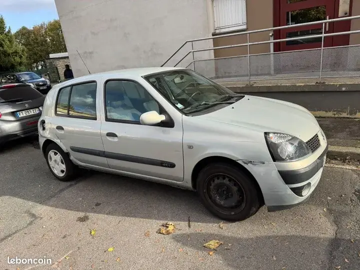 Renault Clio 2004 photo 3