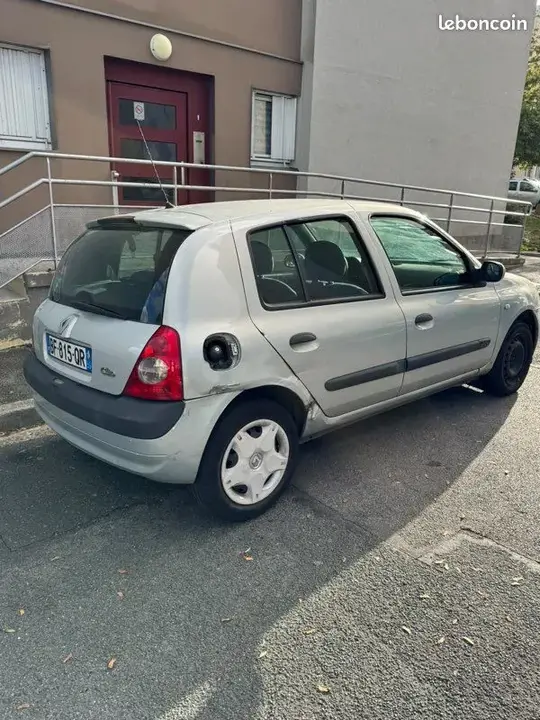 Renault Clio 2004 photo 2