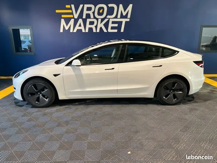 Tesla Model 3 2023 photo 2
