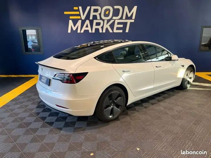 Tesla Model 3 2023 photo 4