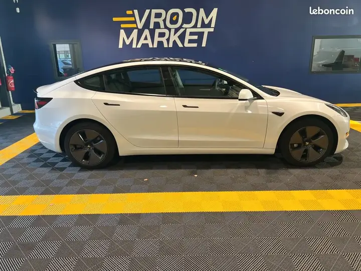 Tesla Model 3 2023 photo 3
