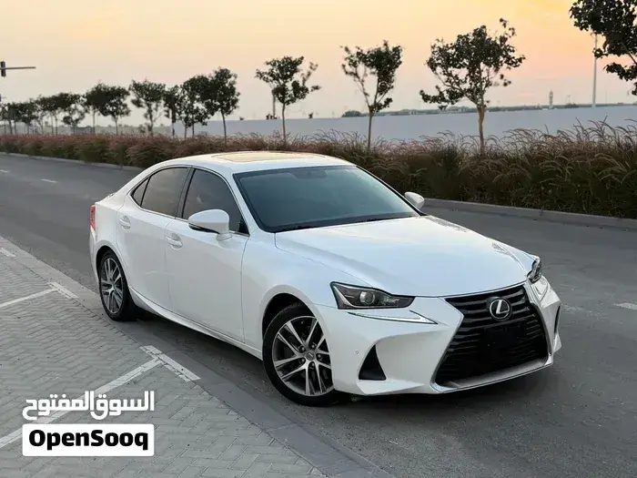 Lexus Is 300 2020 photo 3