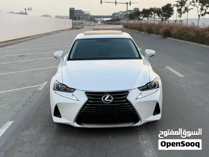 Lexus Is 300 2020 photo 2