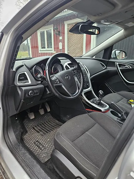 Opel Astra 2012 photo 4