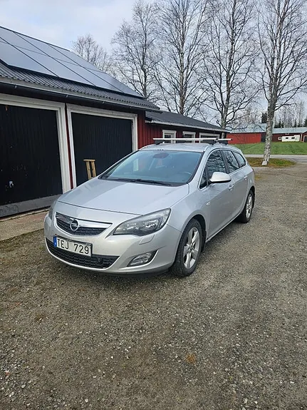 Opel Astra 2012 photo 3